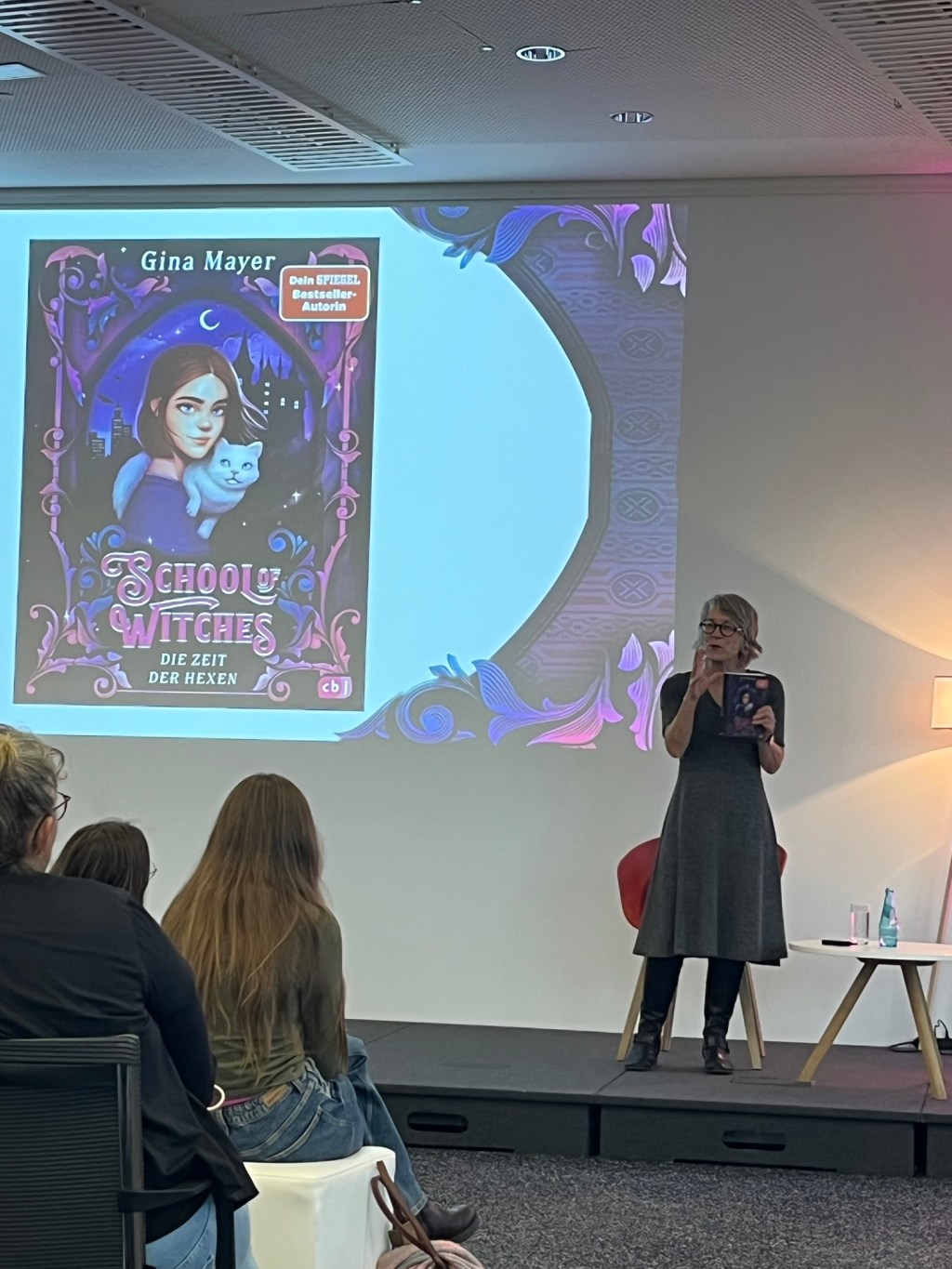 Lesung „School of witches“ von Gina Mayer,&nbsp;09.10.2026